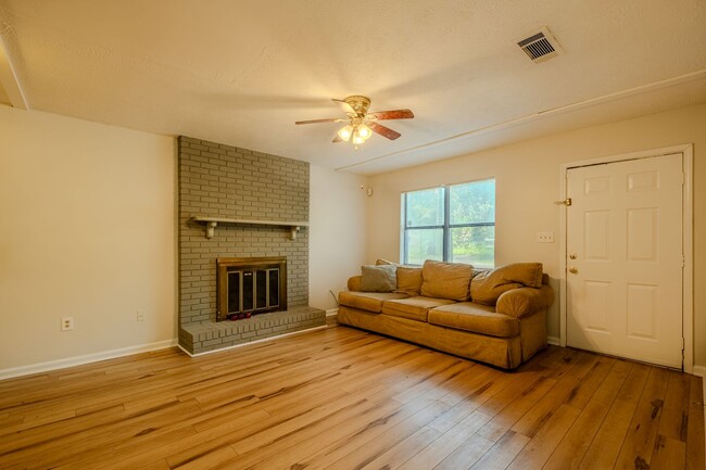 Photo - 1180 Whit Davis Rd