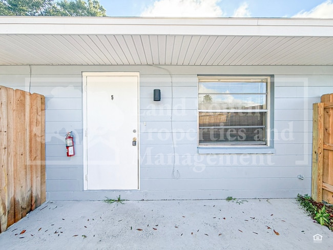 Photo - 815 W Carole St