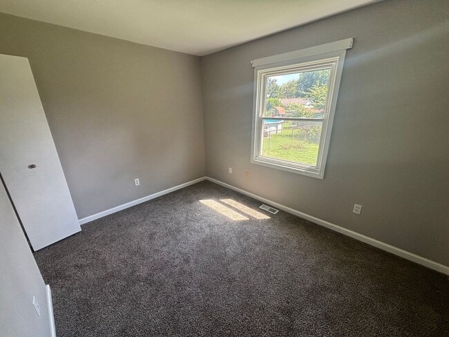 Photo - 449 Shellview St