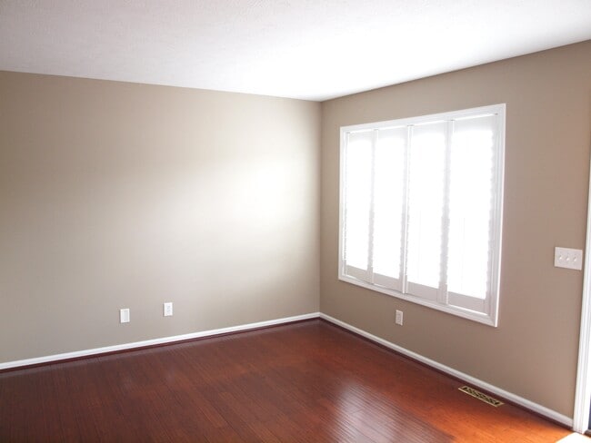 Photo - 834 34th St NW