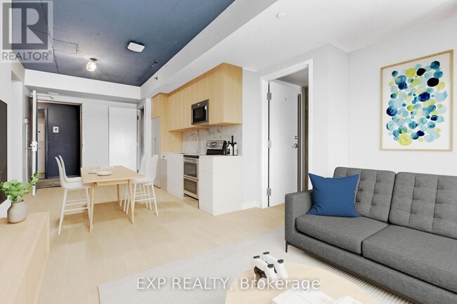 Photo - 101 Champagne Ave S