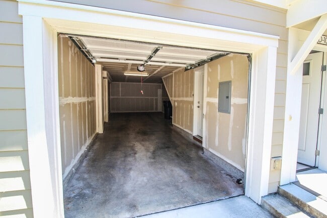 Photo - 2bed/2bath Lake Boren Townhome with greenbelt and lake views! Prime Newcastle Location. Unit D107