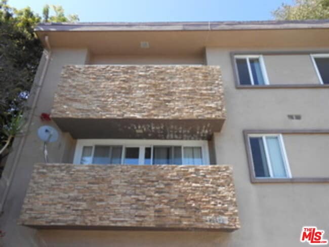 Building Photo - 22343 Pacific Coast Hwy Unit 4