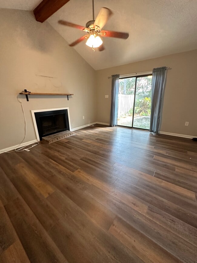 Photo - 16 Navigator Ln