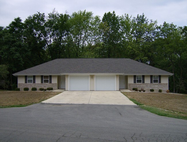 Apartments For Rent Near Eastern Illinois University In Charleston Il 910 A St Unit Mac