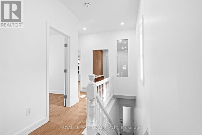 Photo - 52 Lees Ave Unit 2