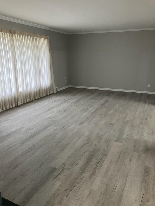 Photo - 1051 Briarwood Rd