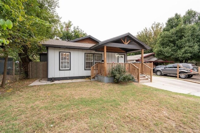 Photo - 802 SE 50th St