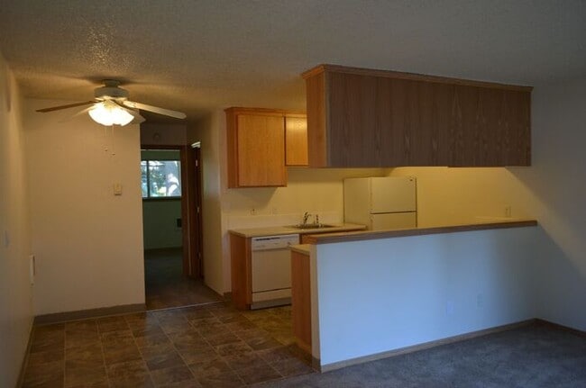 Photo - OPEN KITCHEN, GREAT LOCATION