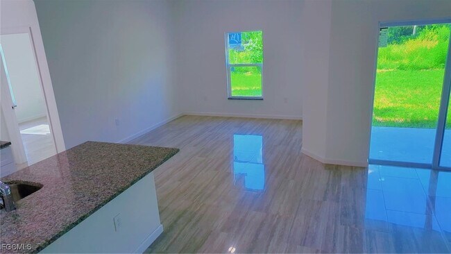 Photo - 927 Bolivia Dr