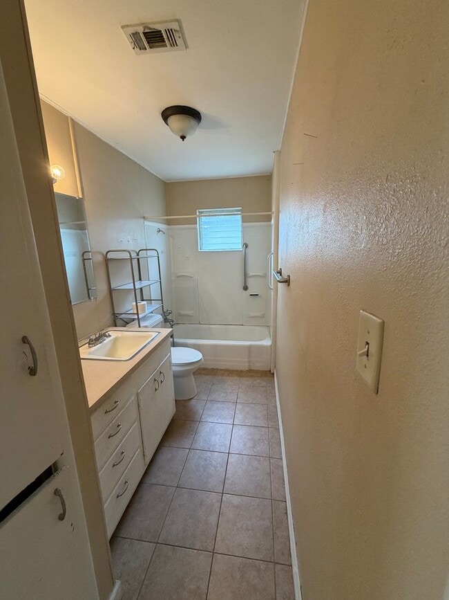 Photo - Cozy 3 Bedroom, 1 Bathroom Home!