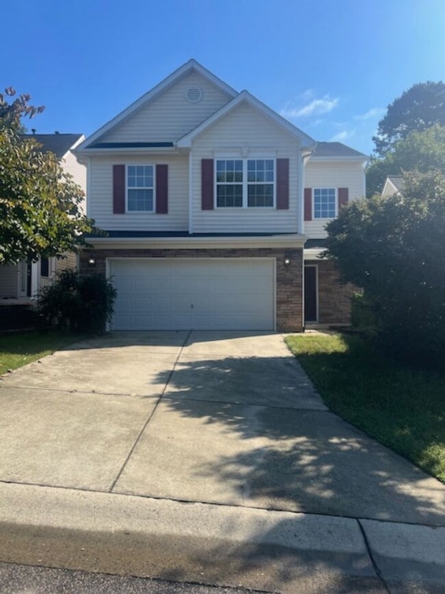 Photo - 8 Grosbeak Ln