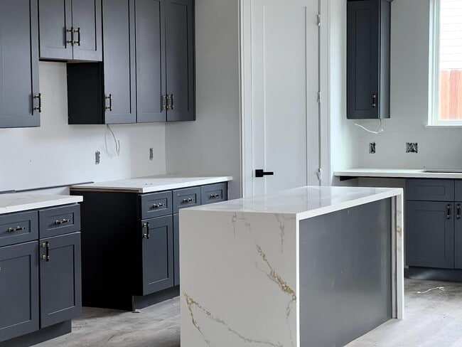 Photo - 6407 Sidney St