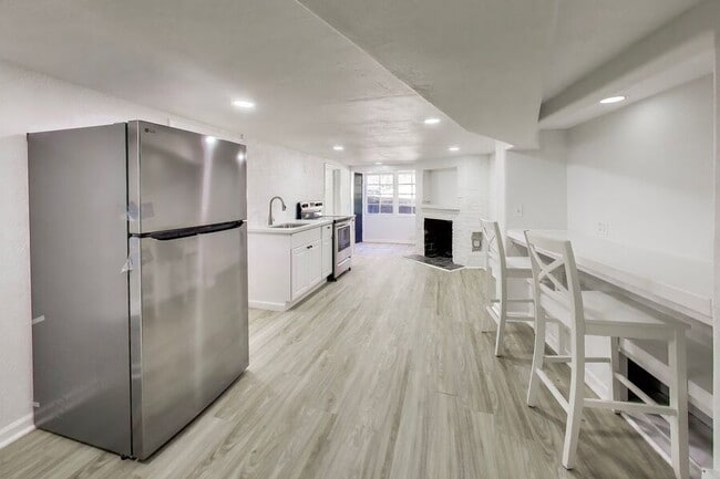 Building Photo - 7361 Claremont Ave Unit 03