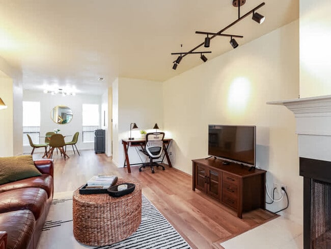 Building Photo - 10819 NE 37th Pl Unit SI ID1470523P