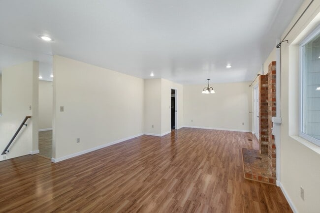 Photo - 4bd/2.5ba Kirkland Home
