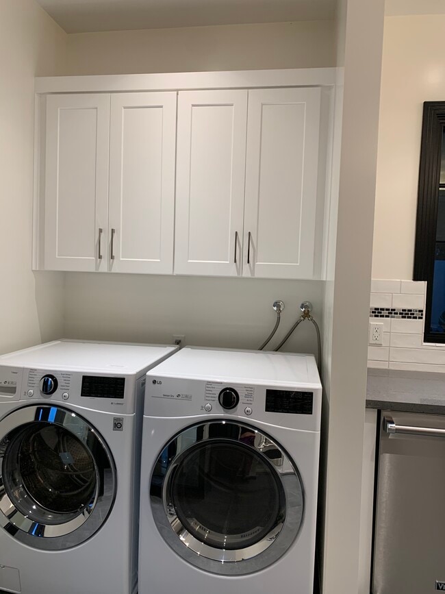 Building Photo - 1311 S Beverly Glen Blvd Unit 1311