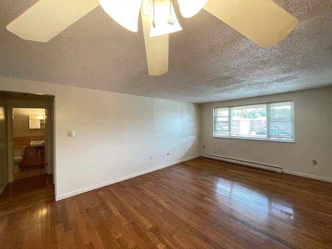 Photo - 177 Loudon Rd Unidad 209