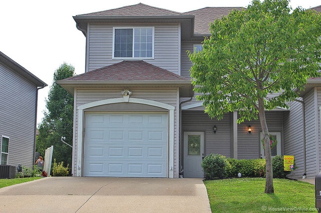 Building Photo - 1345/1347 Amblewood Unit 1347