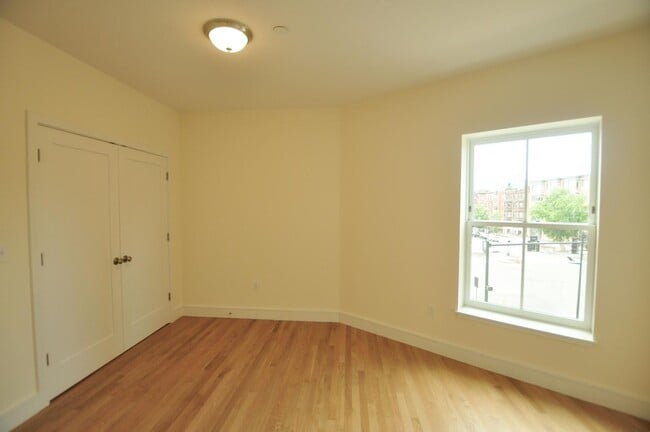 Photo - 867 Beacon St