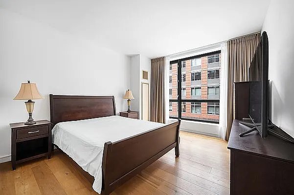 Building Photo - 540 W 28th St Rental