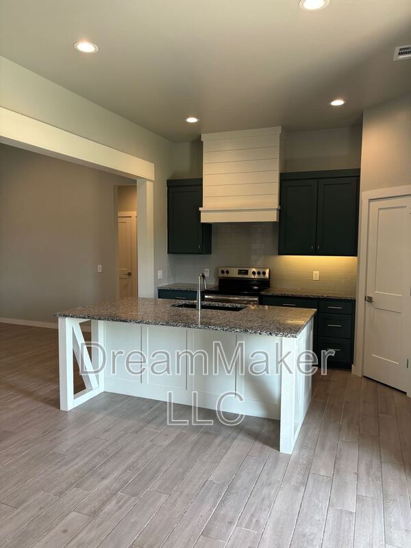 Photo - 5225 Red Maple Ave