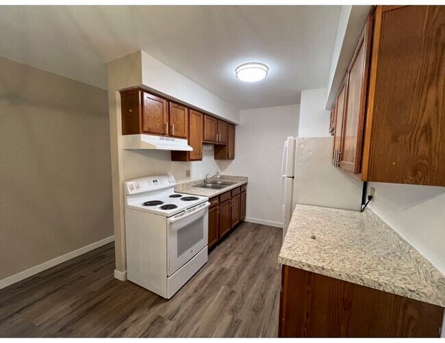 Cedar Plaza Apartments Cedarburg, WI