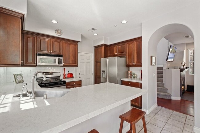 Photo - 3 BED 2.5 BATH in Crescent Court