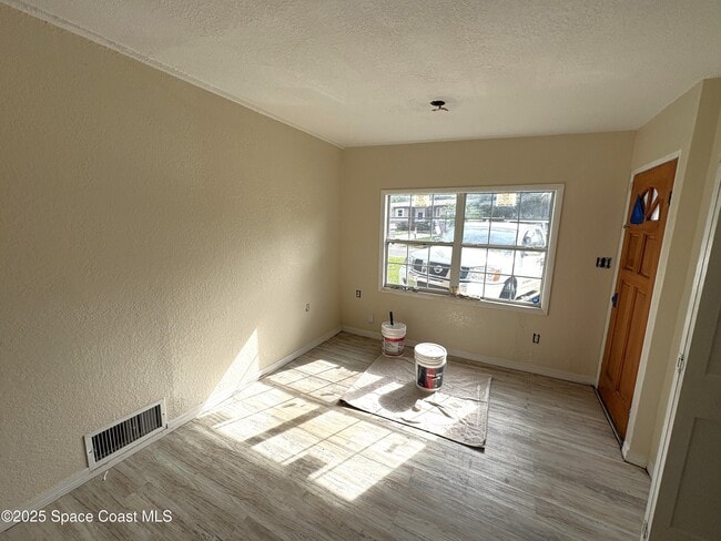 Photo - 1180 Titus Ave