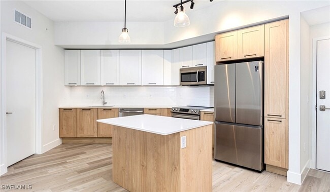 Building Photo - 22980 Vista Edera Cir Unit 2-418