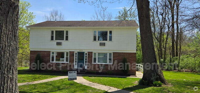 Building Photo - 3839 Sleepy Hollow Ln Unit -5 Rental