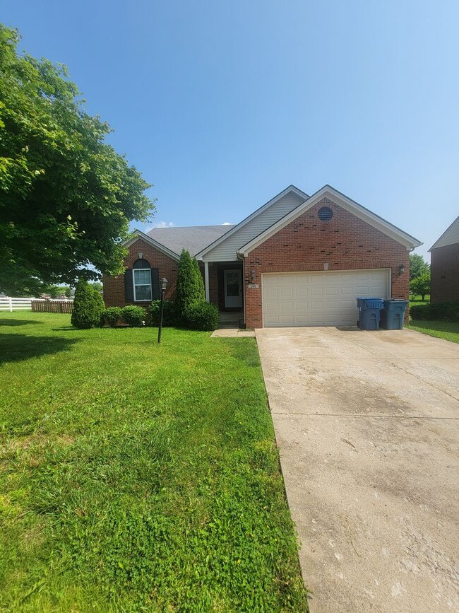 Three Bedroom House With Large Yard In She... - Three Bedroom House With Large Yard In She...