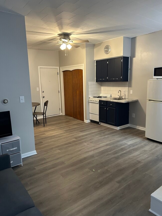 Photo - 130 E Lincoln Hwy Apartments