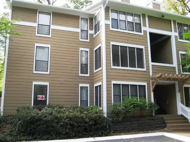 Building Photo - 401 Summit N Dr NE Rental