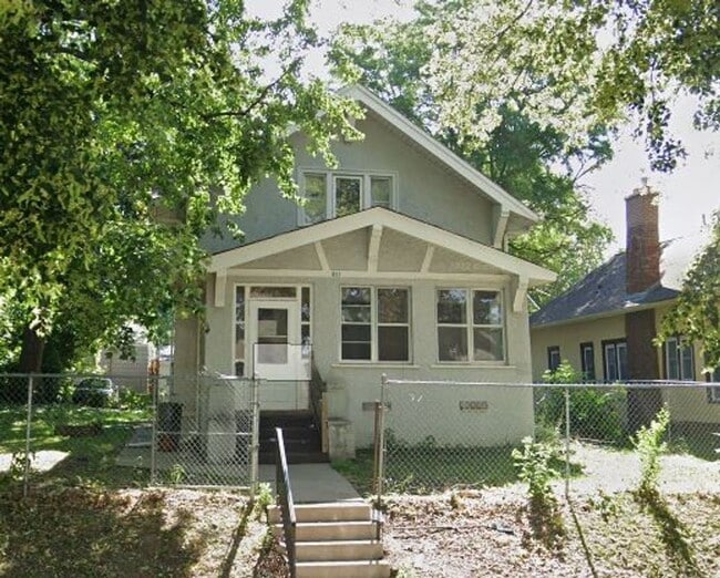 Building Photo - Cozy 3 bedroom house available