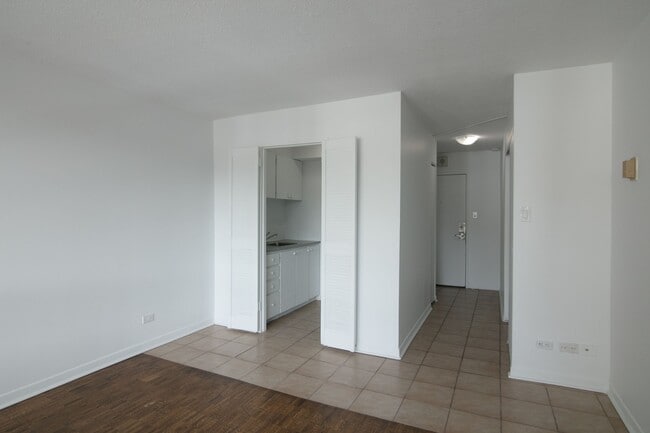 Building Photo - 1975 Maisonneuve Blvd W Unit 1608