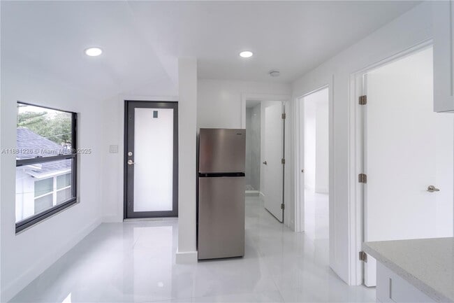 Photo - 1847 NW 18th Ave Unidad 2