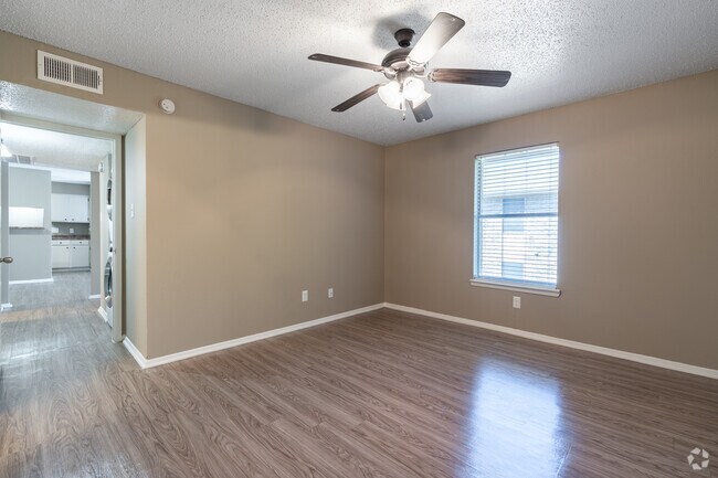 2BR, 2BA - 925SF - Bedroom