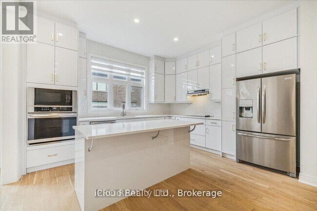Photo - 925 Hickory Cres