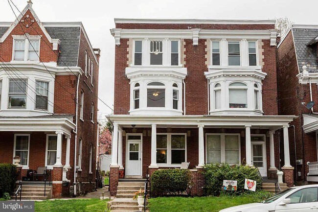 Building Photo - 344 College Ave Unit 1 Rental