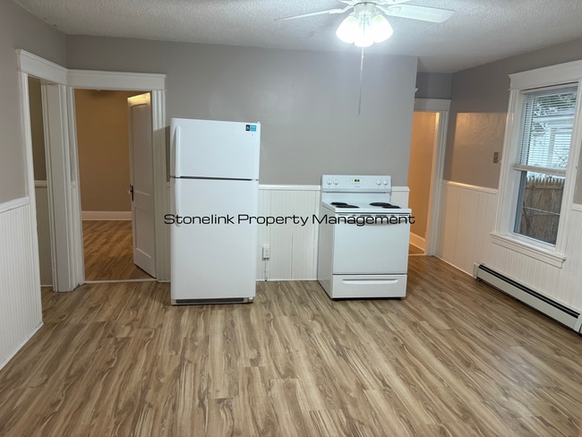 Building Photo - 161 Farm St Unit 1