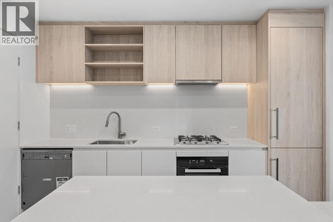 Photo - 1981 Macdonald St Unit 406