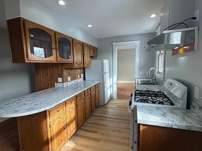 Building Photo - 73 Sachem St Unit 2