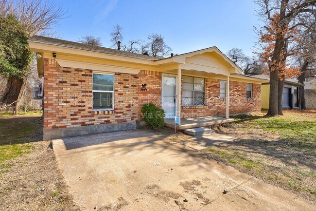 Photo - 1616 McGregor Dr