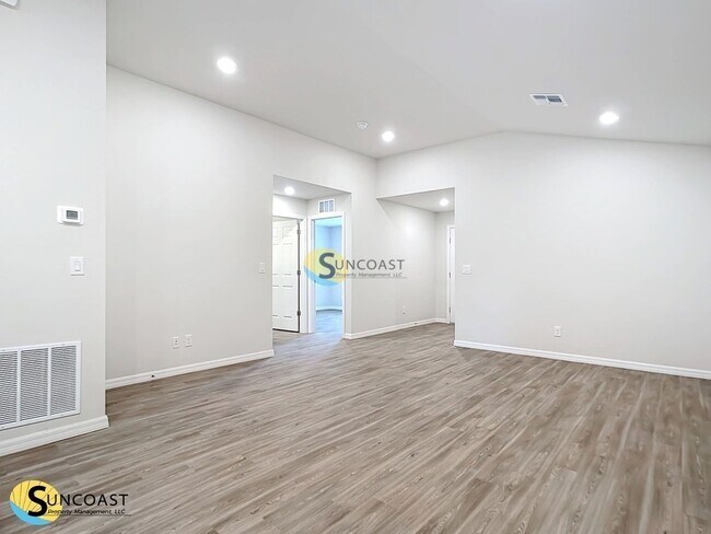 Photo - 17131 Thompson Ave