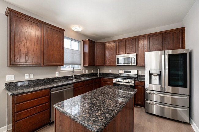 Photo - 27106 Ladbroke St