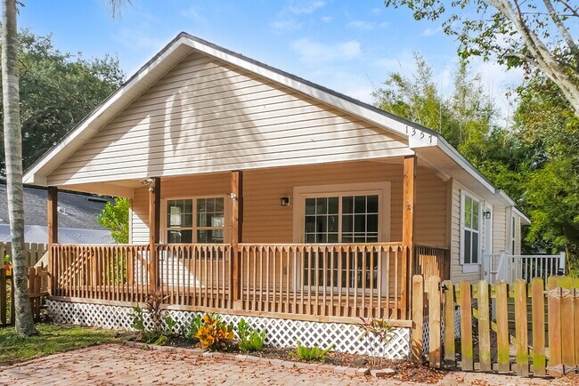 Photo - 1357 Mattie St