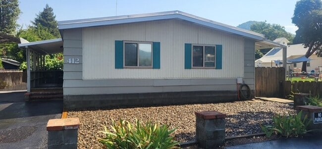 RARE FIND AVAILABLE NOW HOME IN ROGUE RIVER - RARE FIND AVAILABLE NOW HOME IN ROGUE RIVER