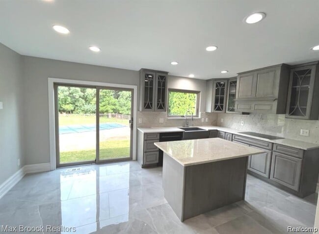 Photo - 7980 Billingham Rd