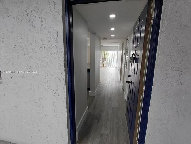 Photo - 8720 N Sherman Cir Unit 204